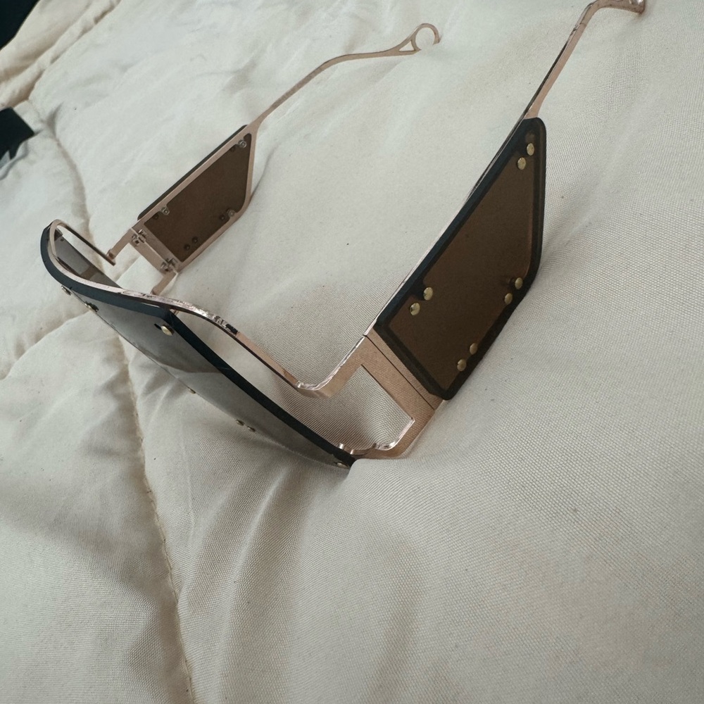 Sunglasses - Picture 3 of 4